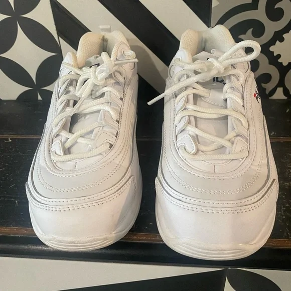 🇺🇸FILA sneakers- unisex but womens sizing! ✨EUC✨used for an outdoor photo … - Picture 5 of 12